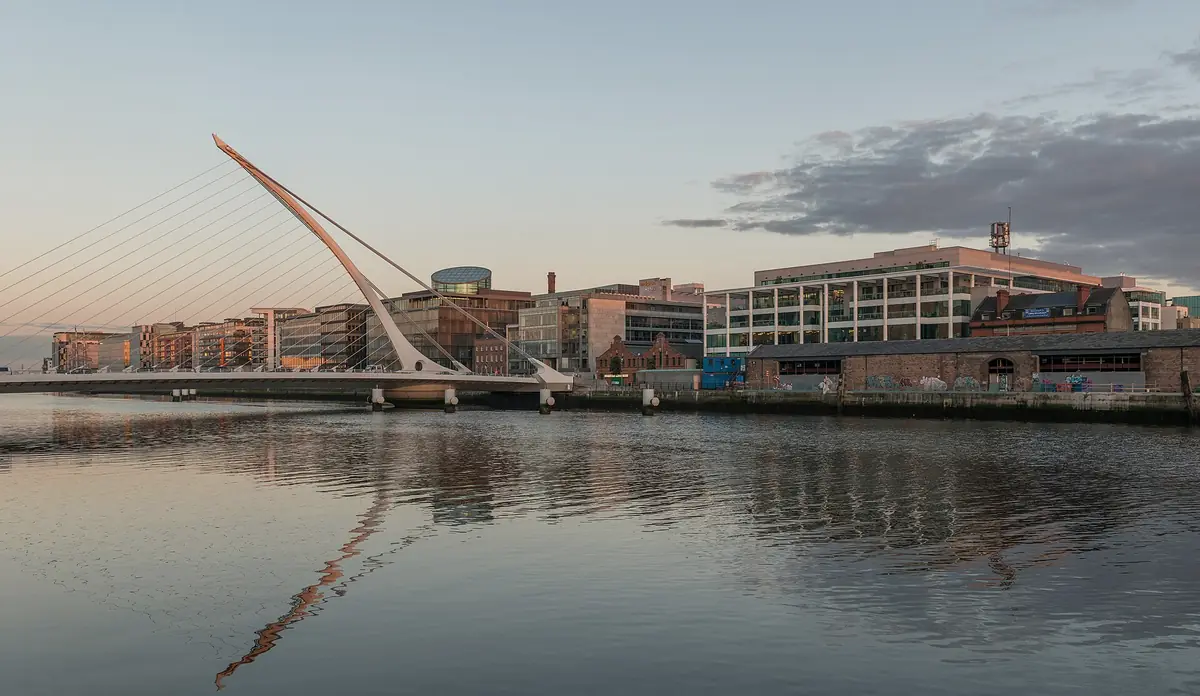 Il Samuel Beckett Bridge sul Liffey a Dublino